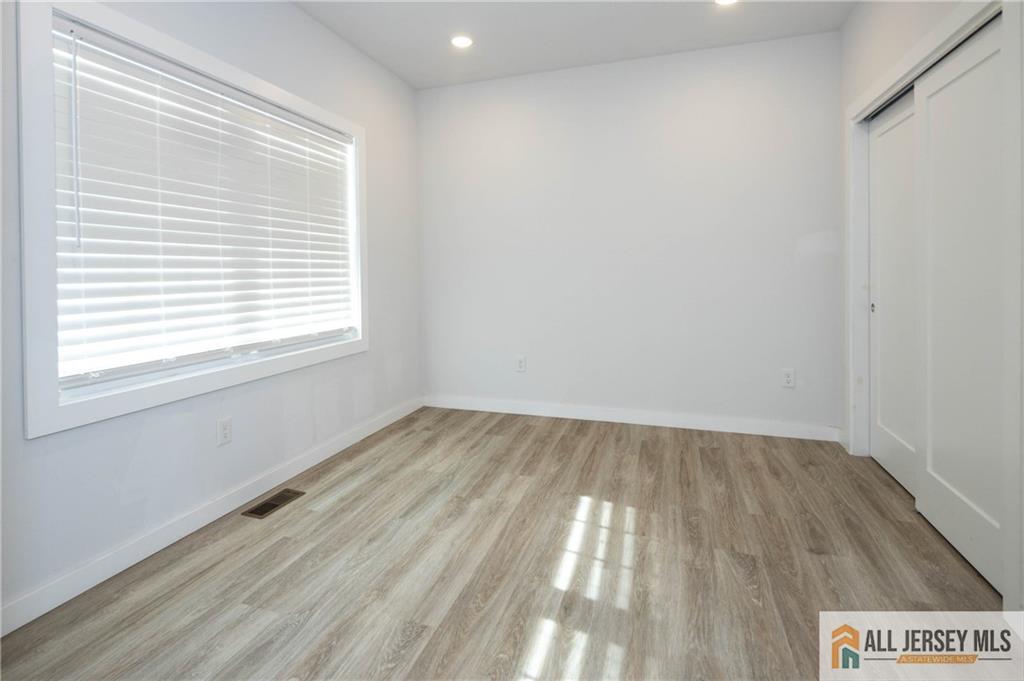 27 S 2nd Street, Fords, NJ, 08863 image 14