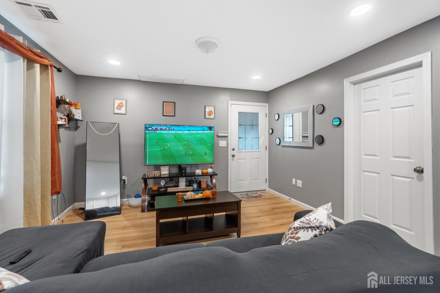 619 Hancock Street Image 3