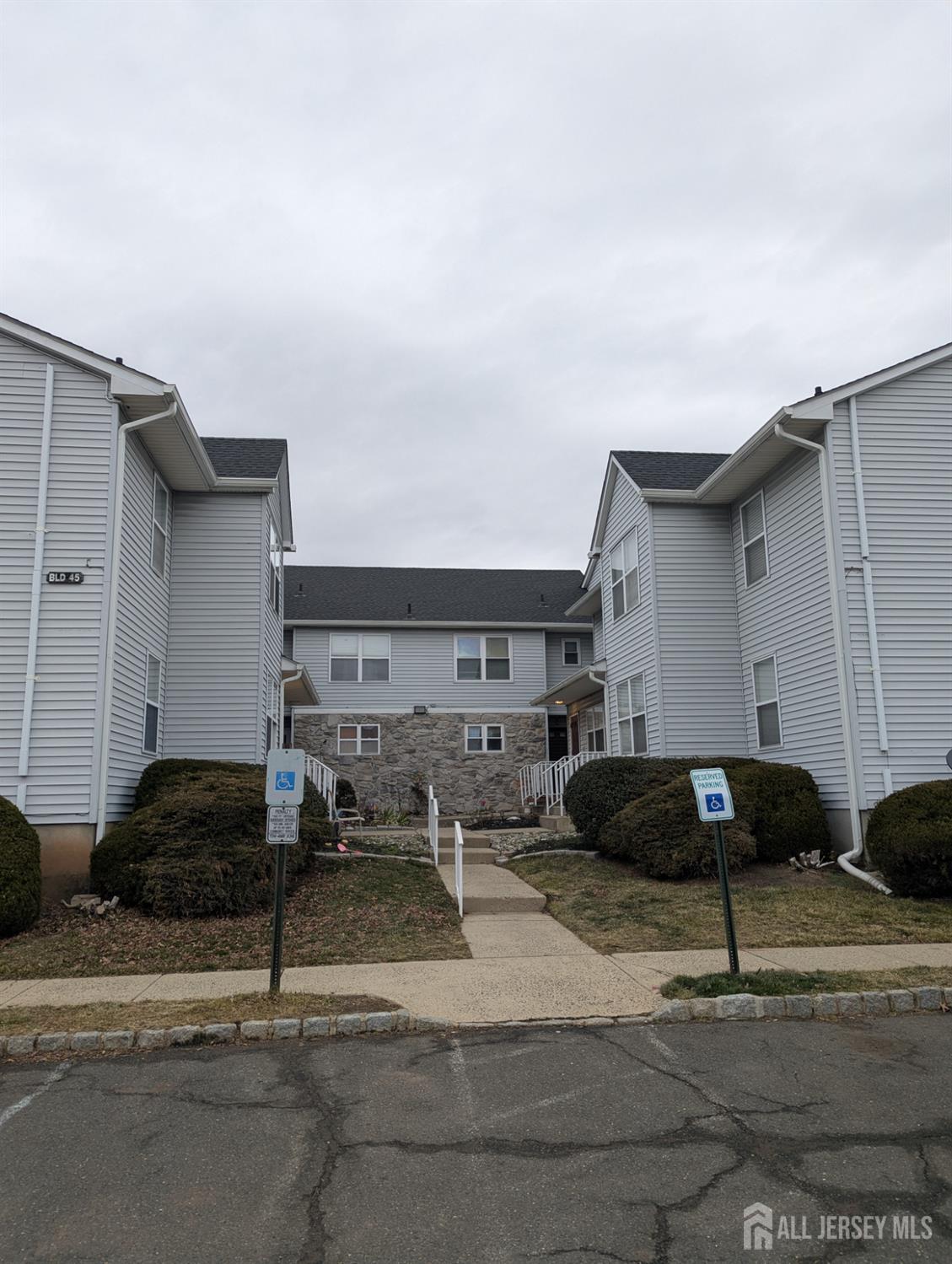 316 VENTNOR Court Image 3