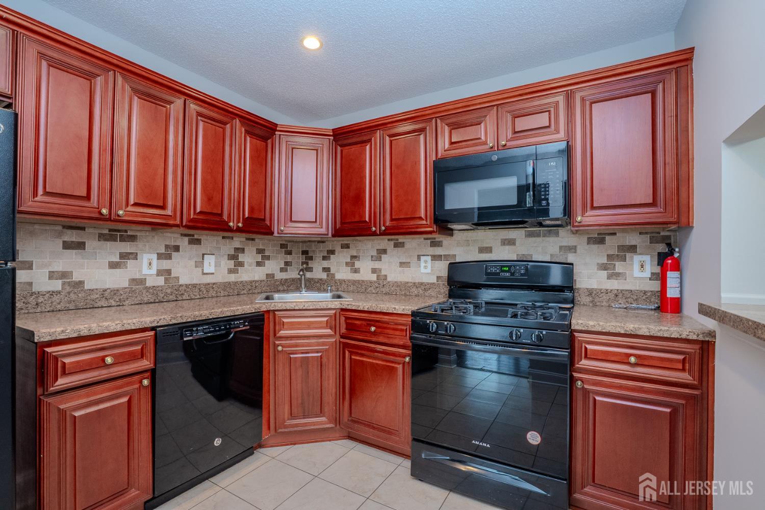 22 Amberly Court, Franklin Twsp, NJ, 08823 image 12