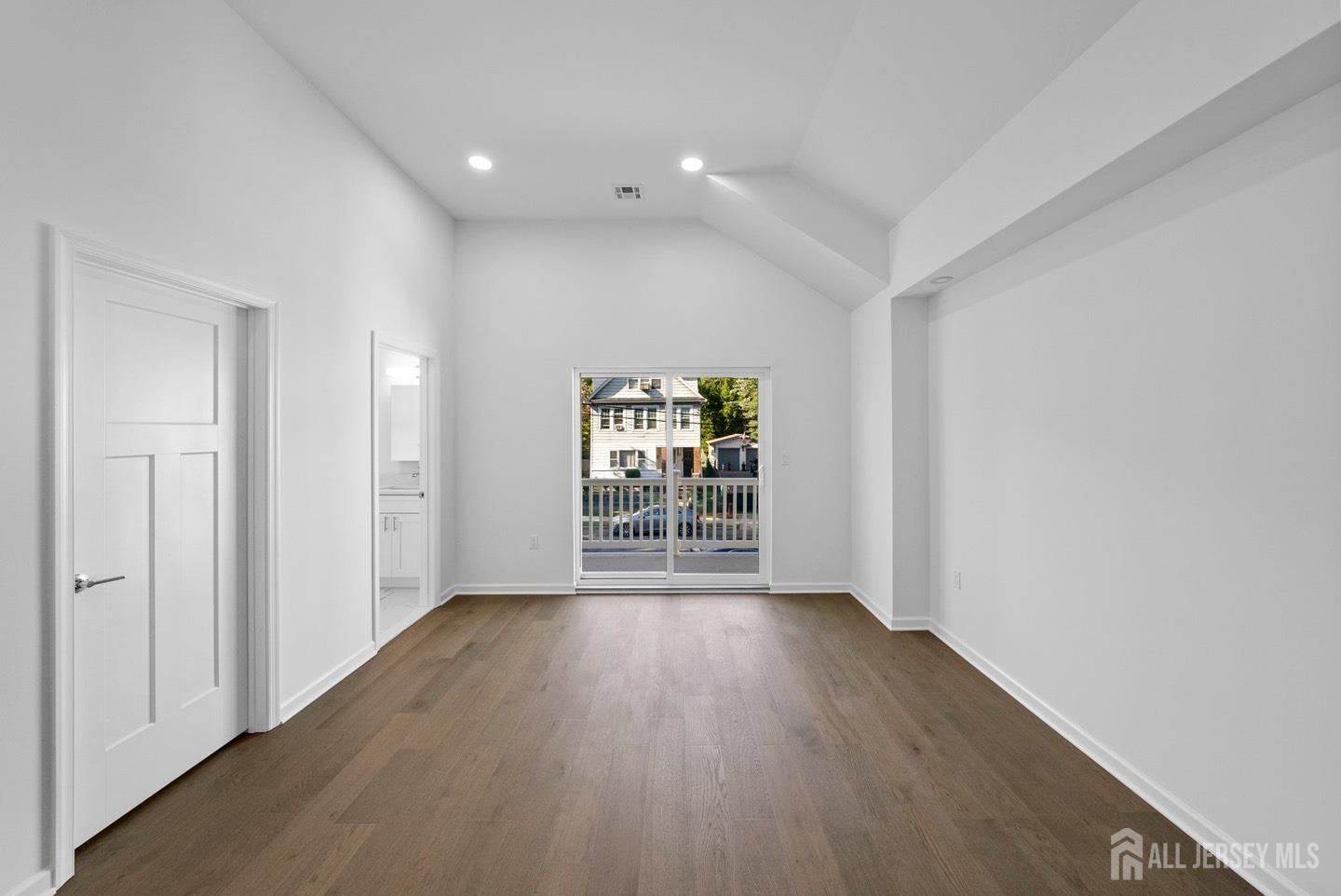 410 Morris Place Image 4