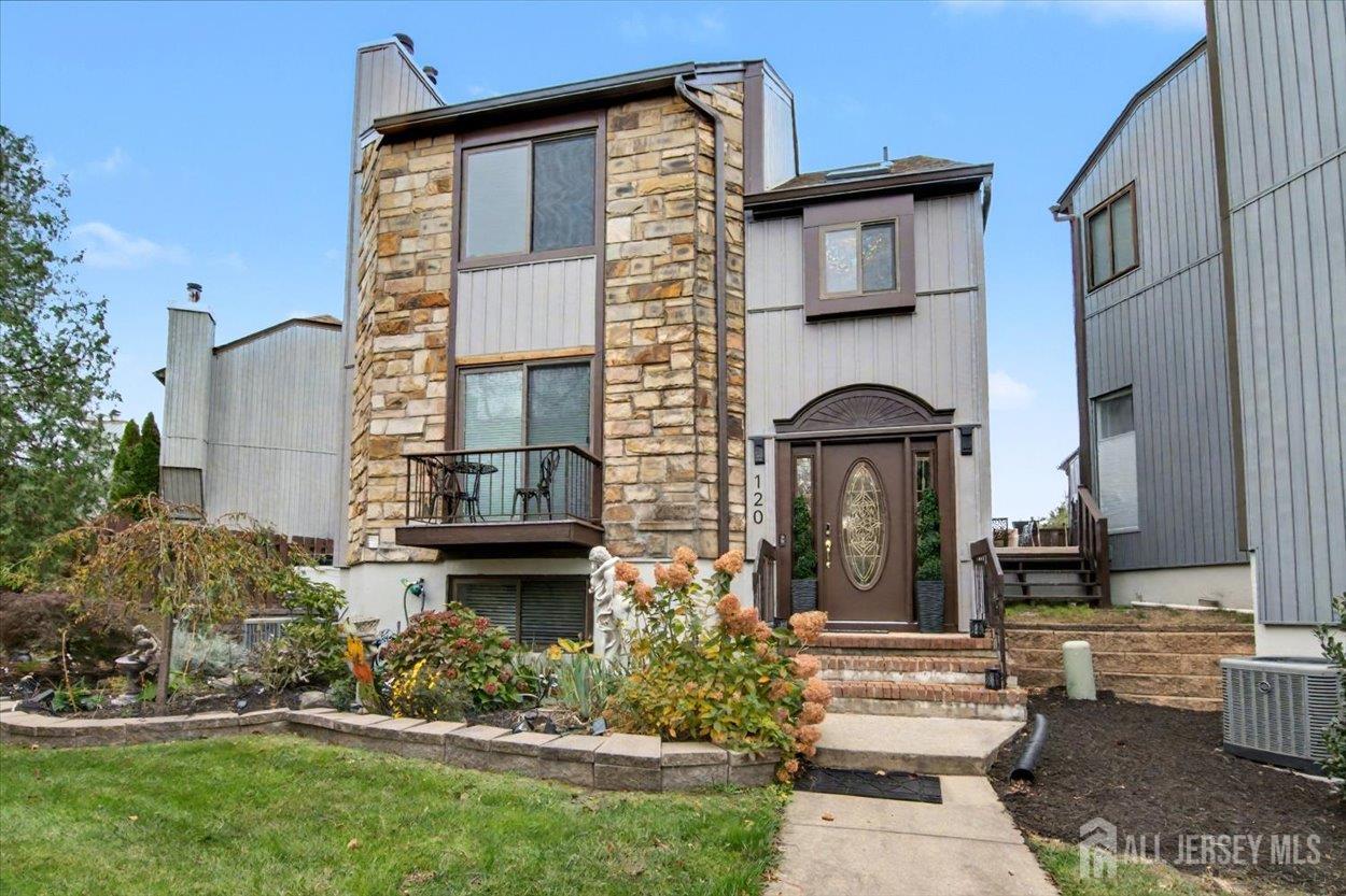 120 Diamond Lane Image 1