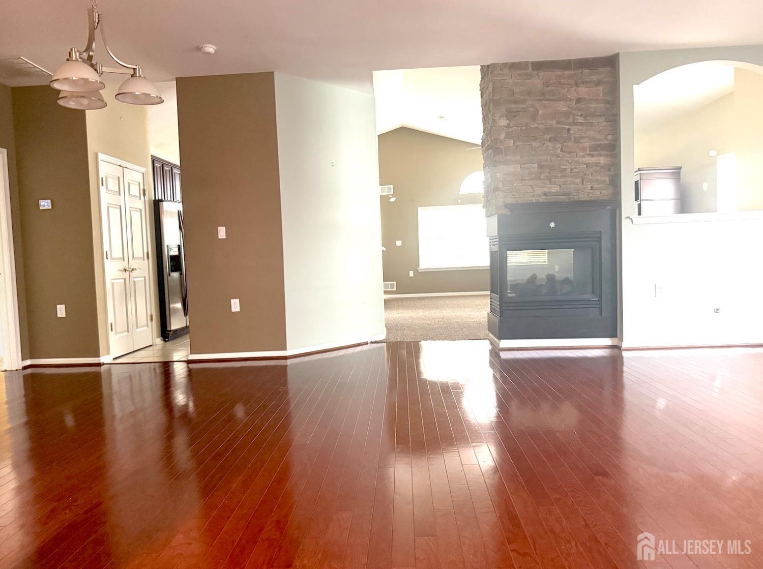 143 Valencia Drive Image 4