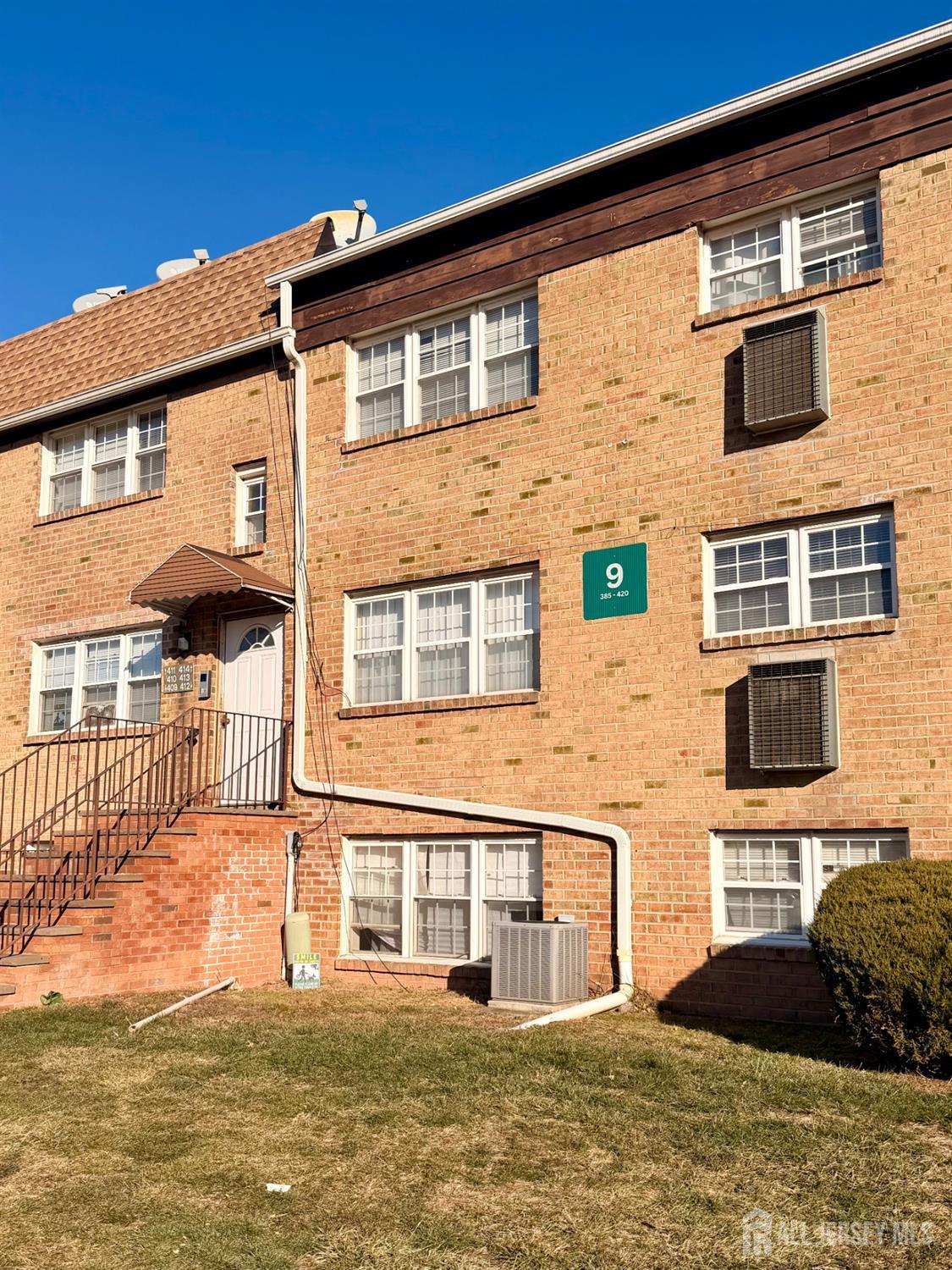 413 College Drive Image 3