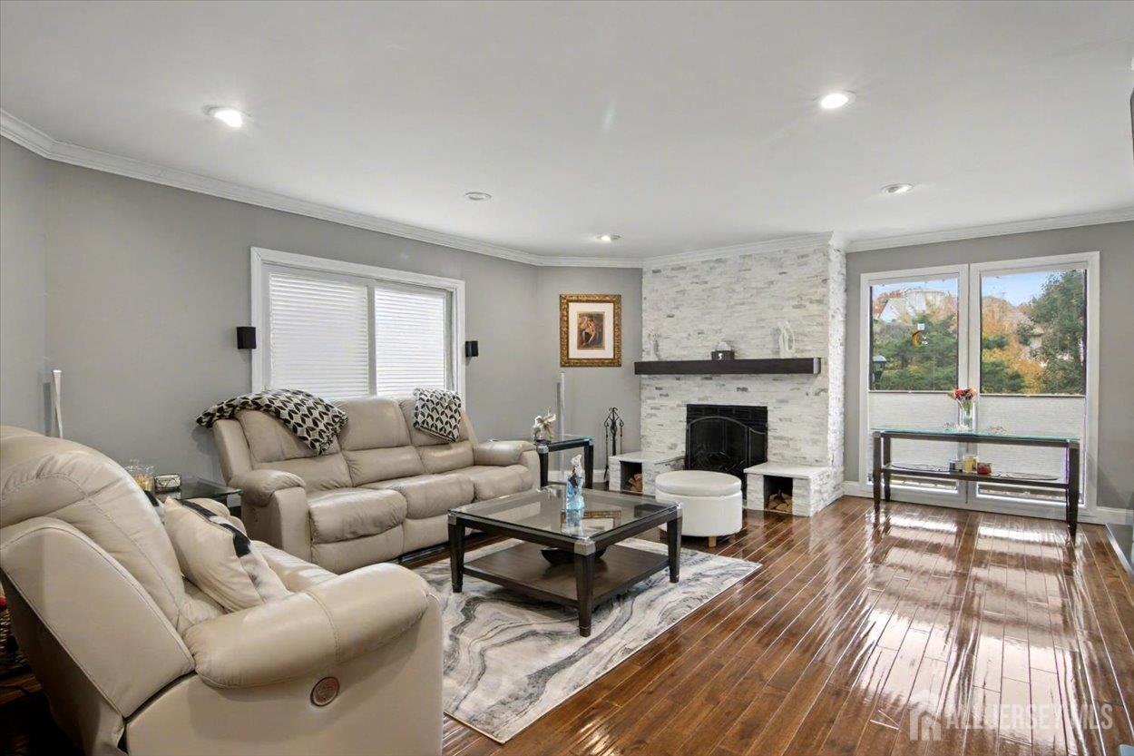 120 Diamond Lane Image 3