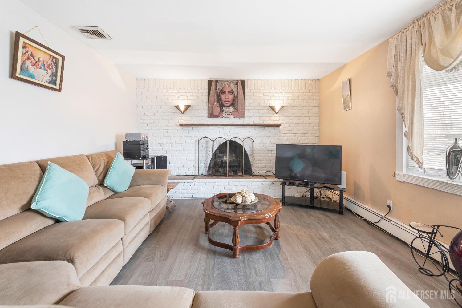 220 Montrose Avenue Image 4