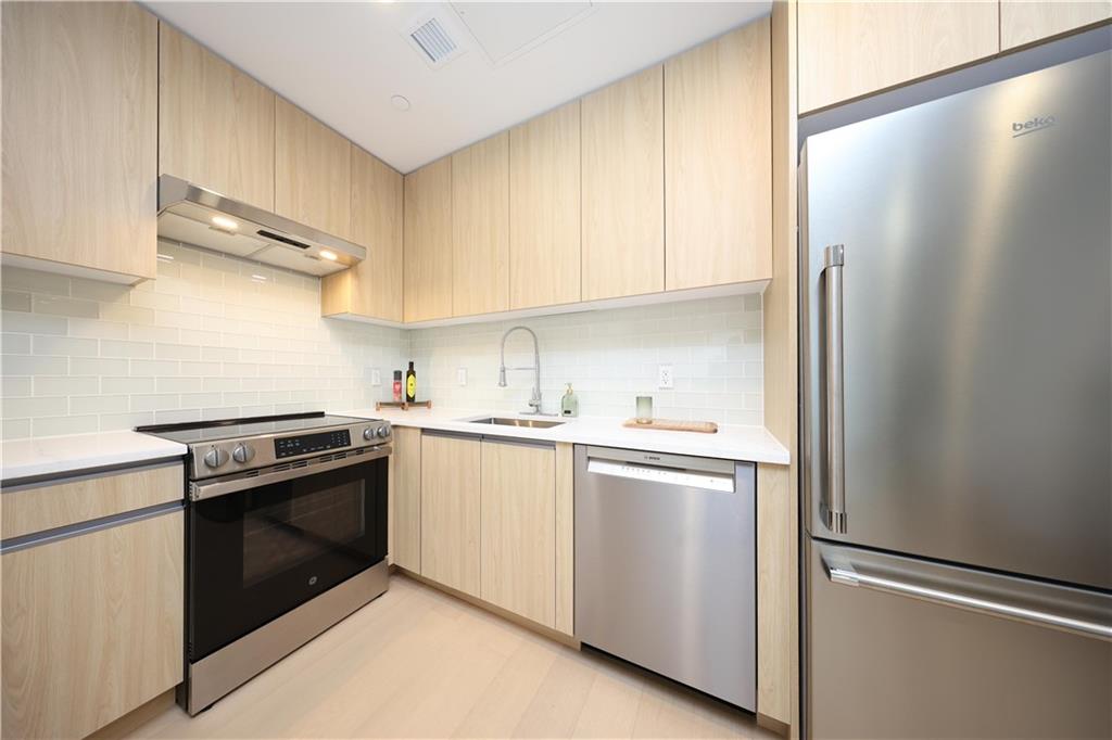 150-02 Northern Boulevard 6H, Flushing, New York, 11354 image 11