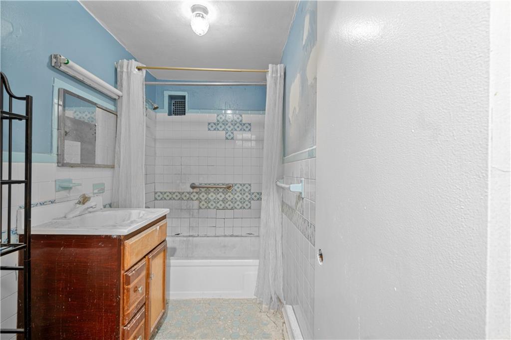 487 Hancock Street Image 4