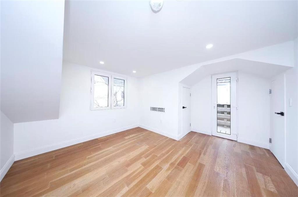 32 Lincoln Terrace, Brooklyn, New York, 11235 image 12