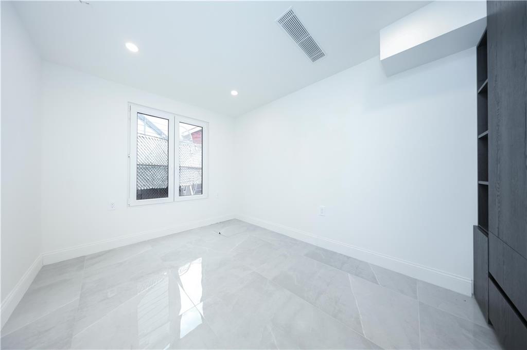 32 Lincoln Terrace, Brooklyn, New York, 11235 image 8