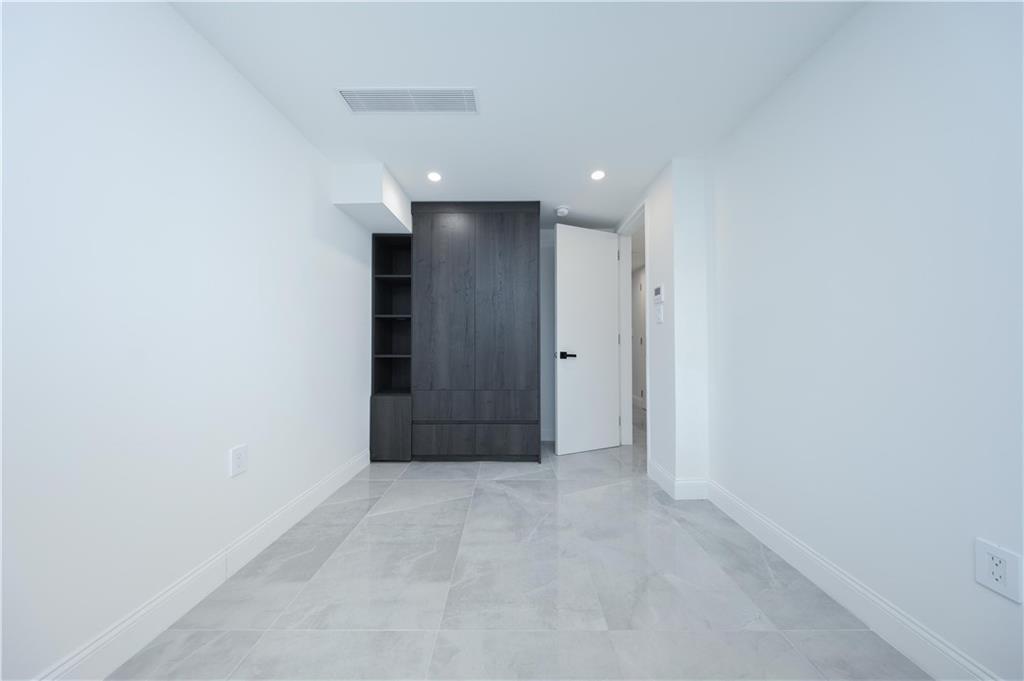 32 Lincoln Terrace, Brooklyn, New York, 11235 image 9