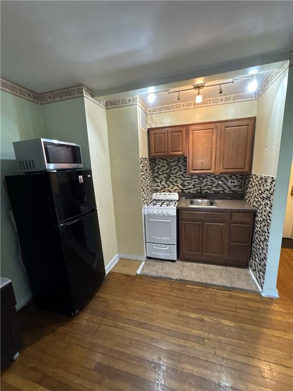 2821 Kings Highway 4M Image 3