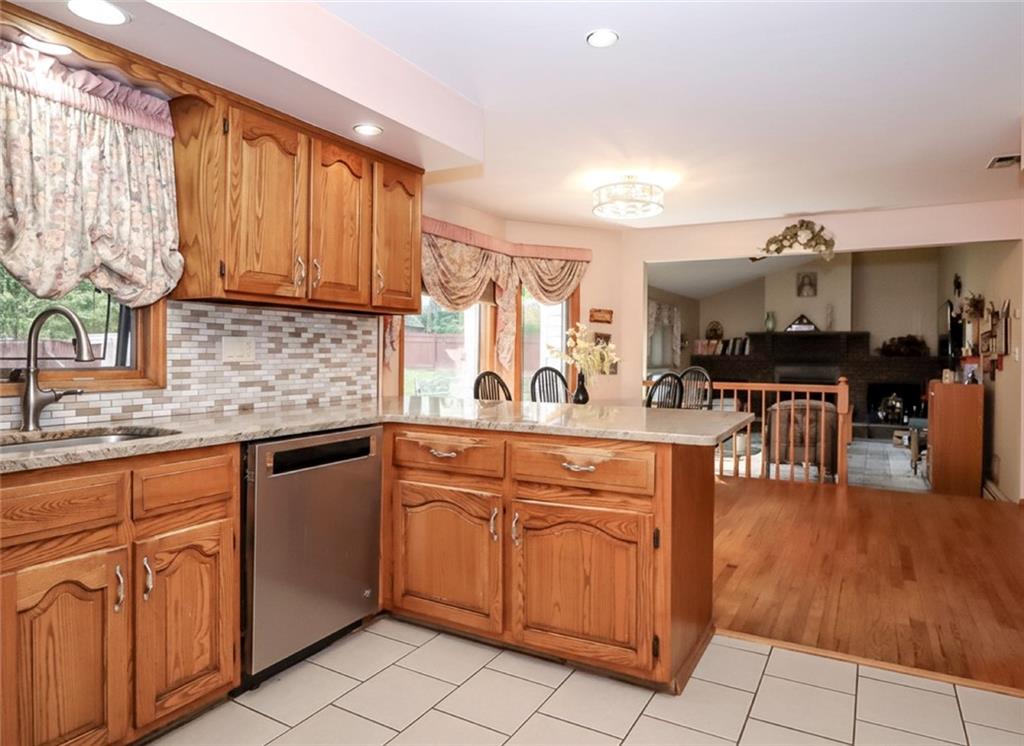 282 Boscombe Avenue, Staten  Island, New York, 10309 image 13