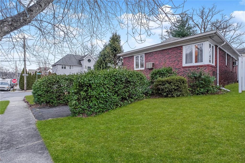 36 Albert Street, Staten  Island, New York, 10301 image 6