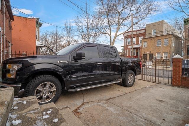 576 Barbey Street Image 3