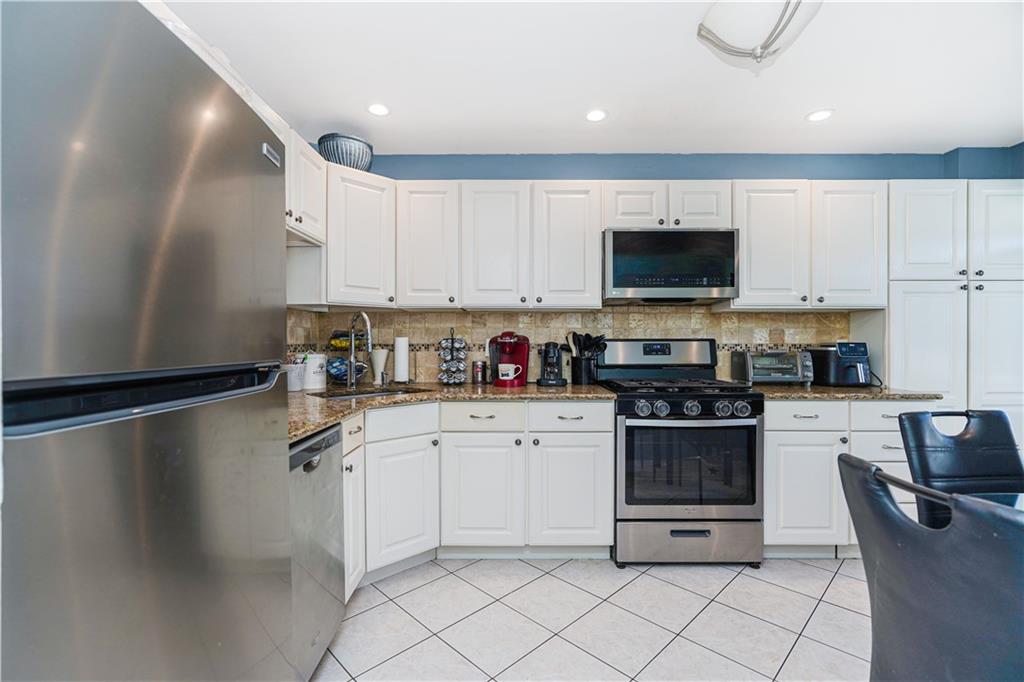 66 Daffodil Court, Staten  Island, New York, 10312 image 17