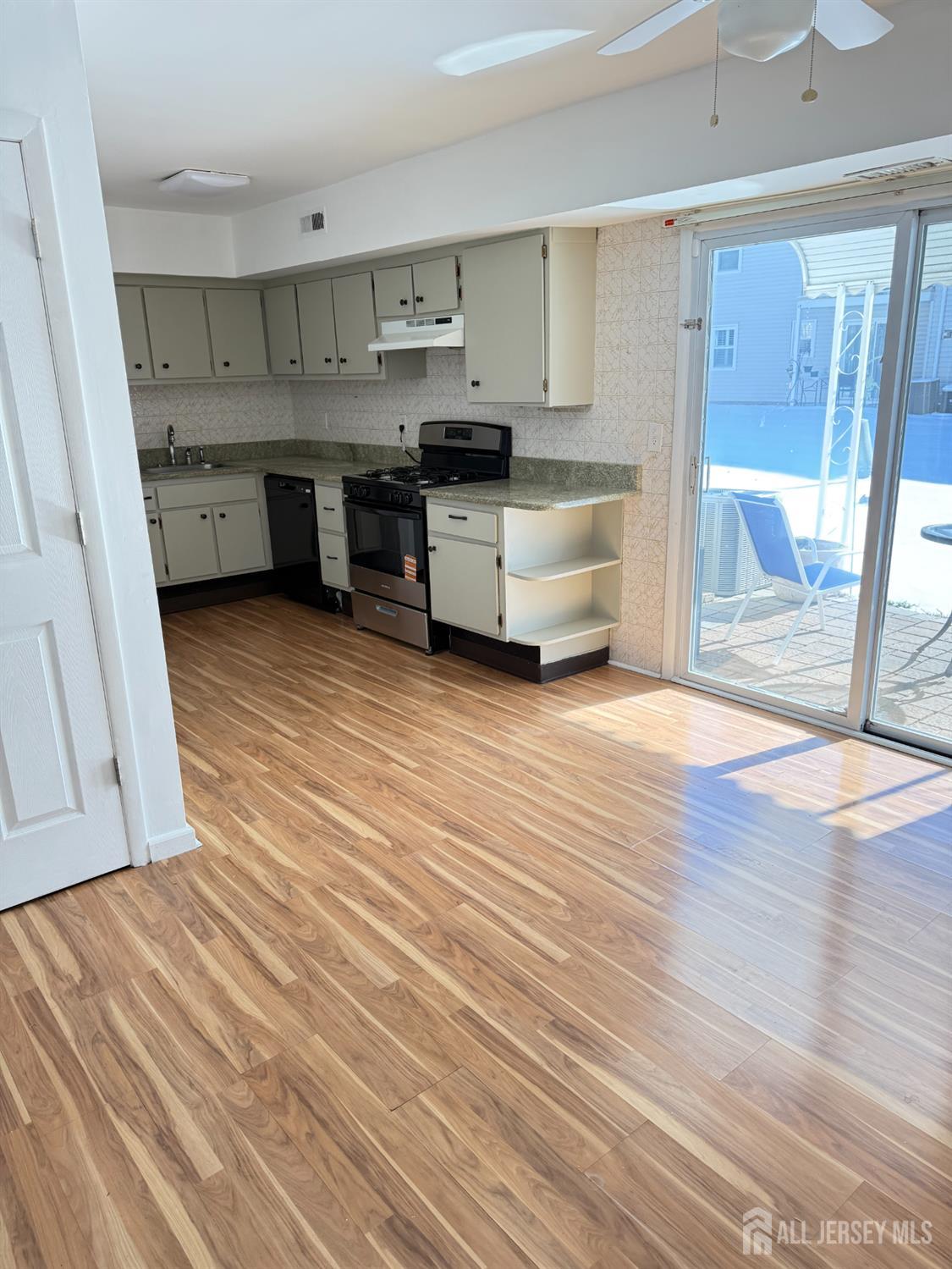 8 Minnesota Drive B Image 5