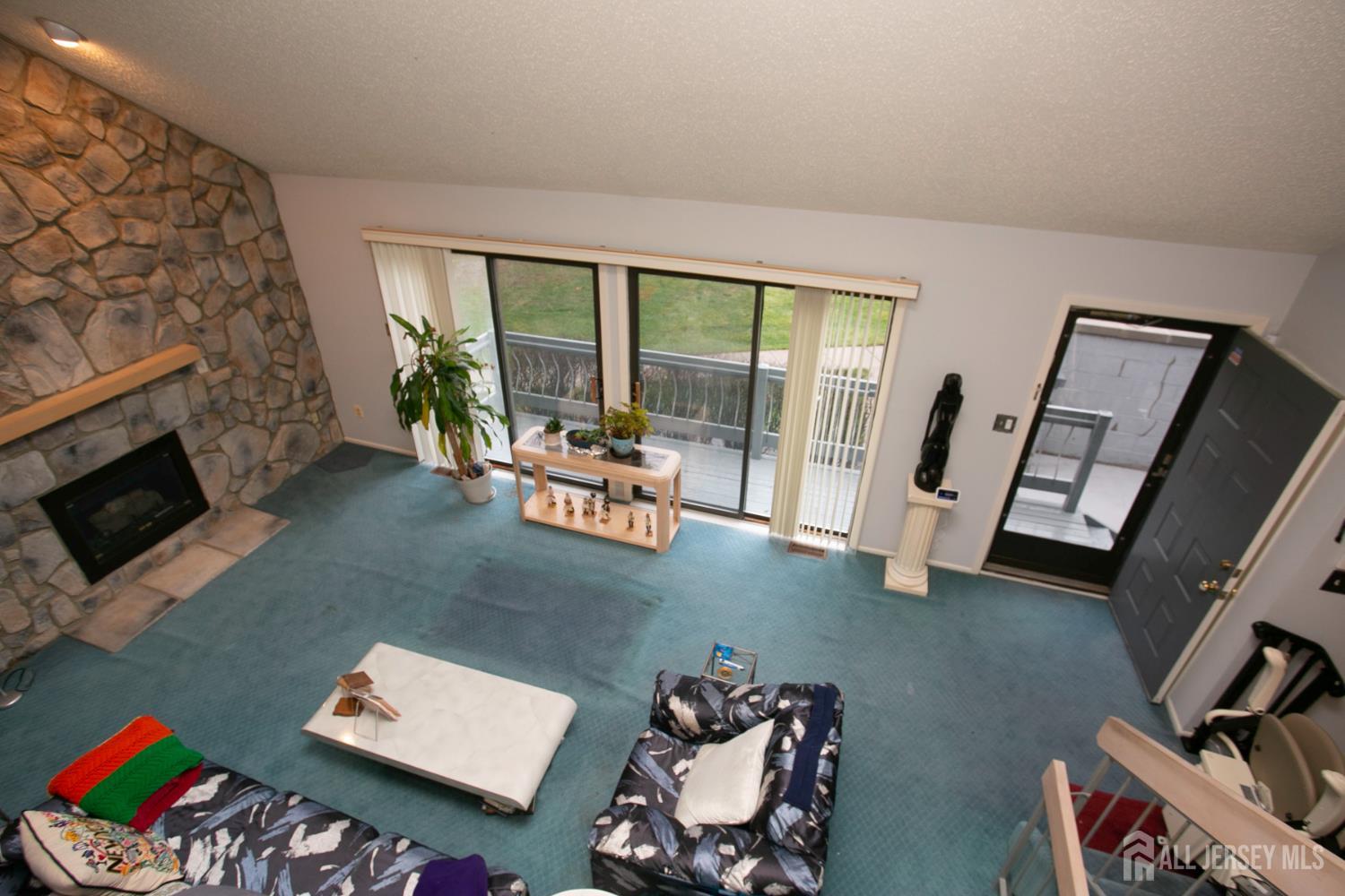 77 Linda Lane Image 5