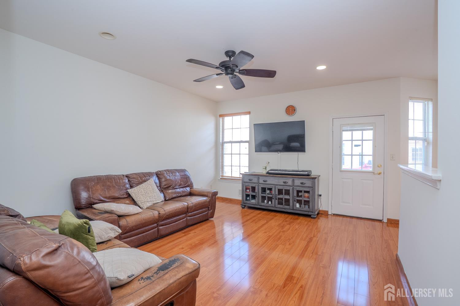 903 Swallow Court, North Brunswick, NJ, 08902 image 8