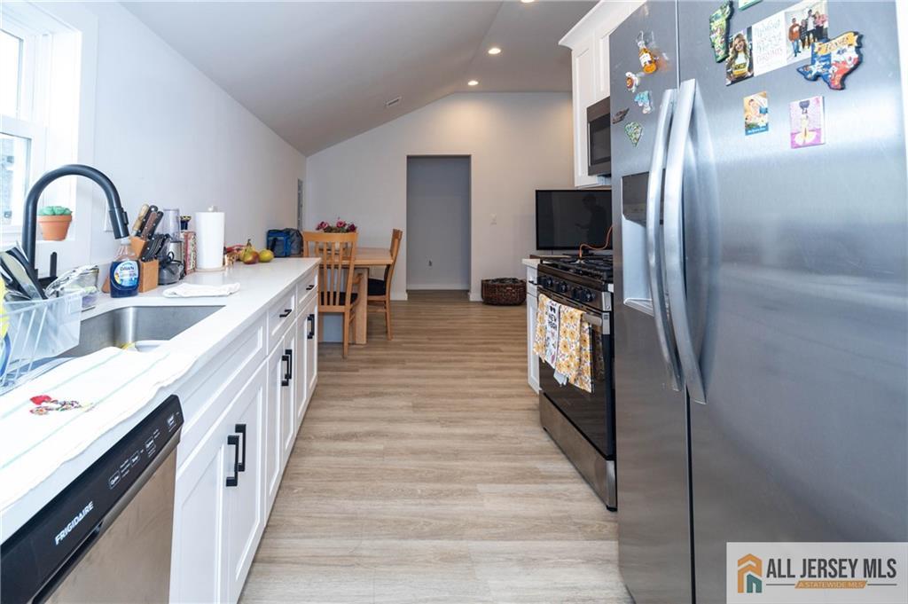 27 S 2nd Street, Fords, NJ, 08863 image 19