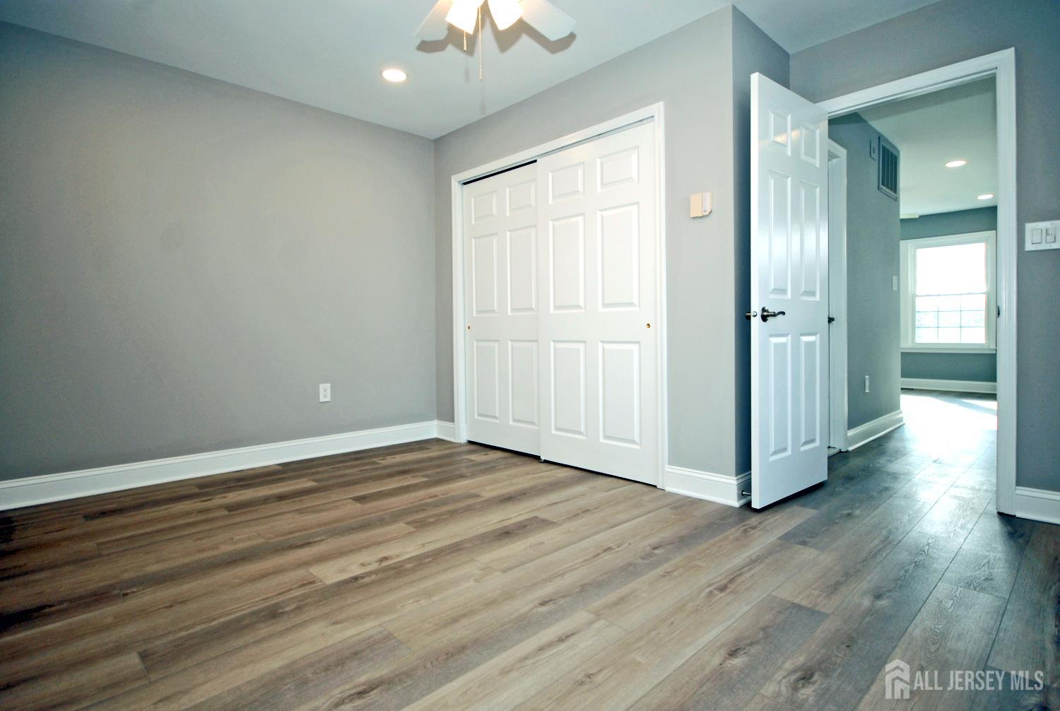 5 Cambridge Drive D Image 3