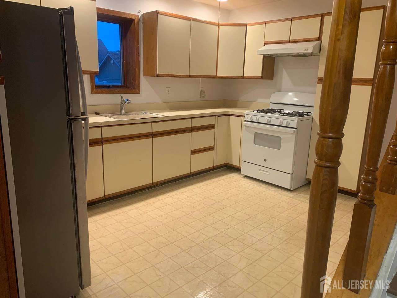 11 S Pelham Ave Avenue Image 3