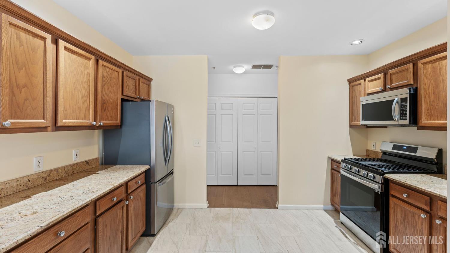 344 The Promenade, Edgewater, NJ, 07020 image 15