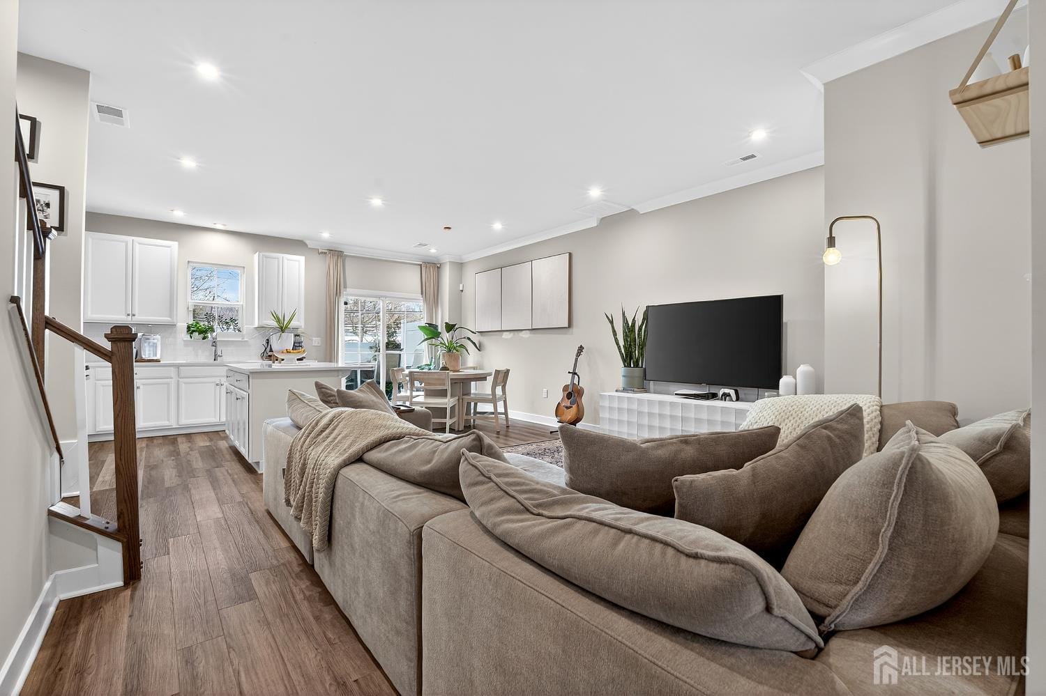 5 Athens Way Image 5