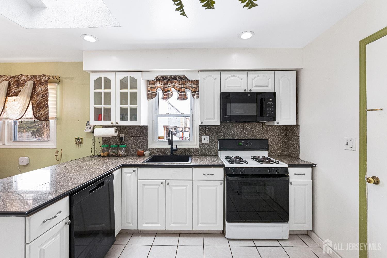 220 Montrose Avenue Image 5