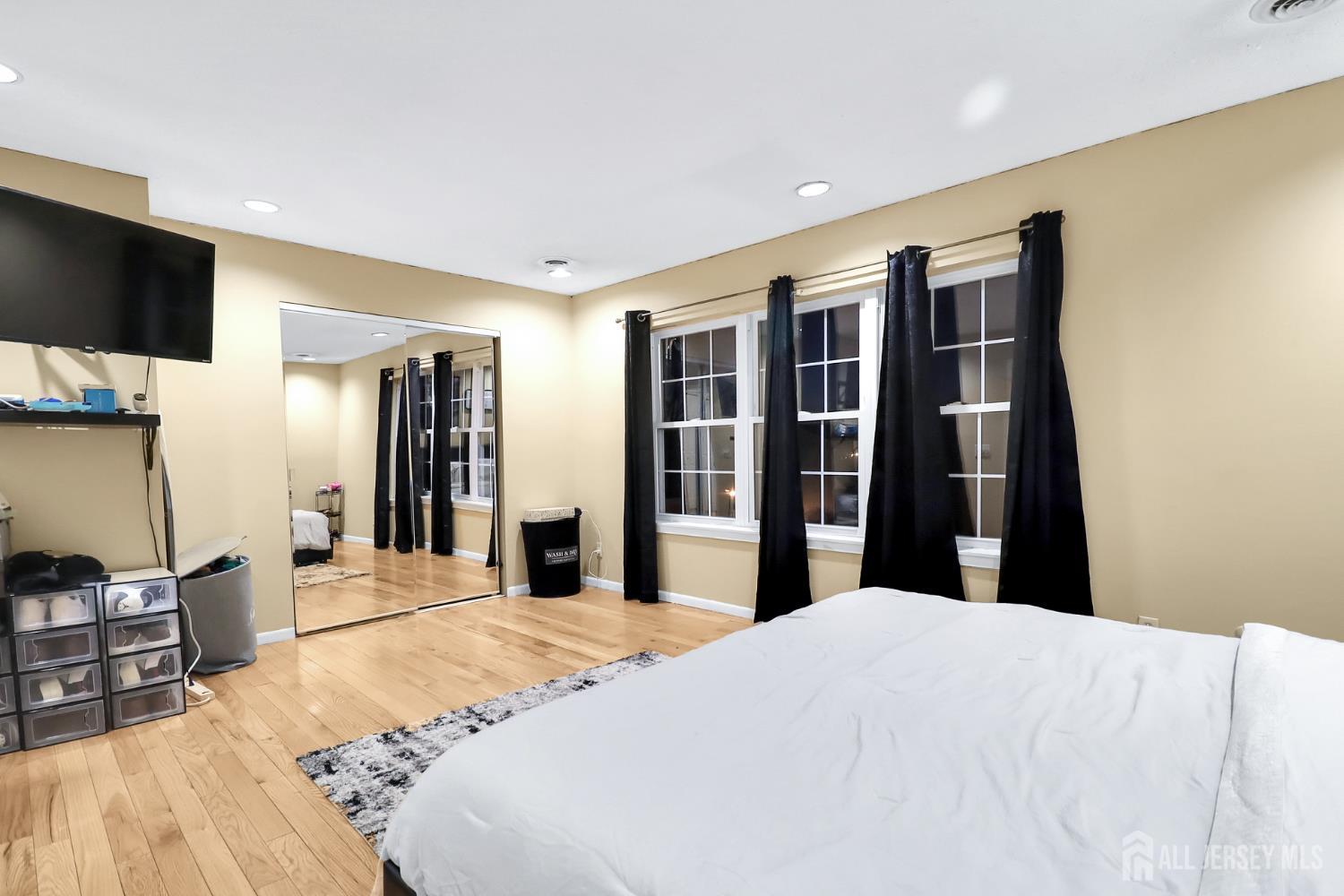 140 Lawrence Street Image 3