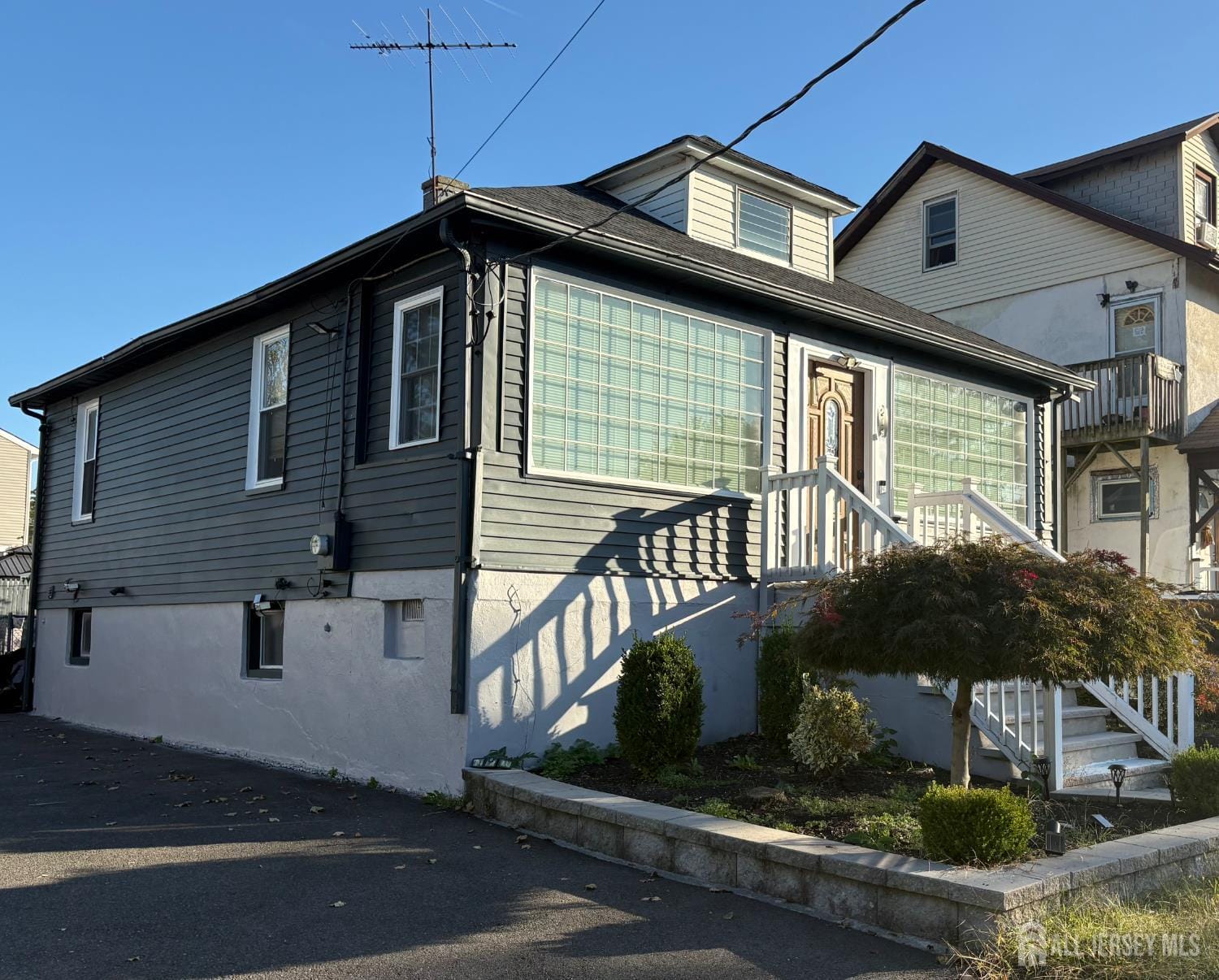 619 Hancock Street Image 2