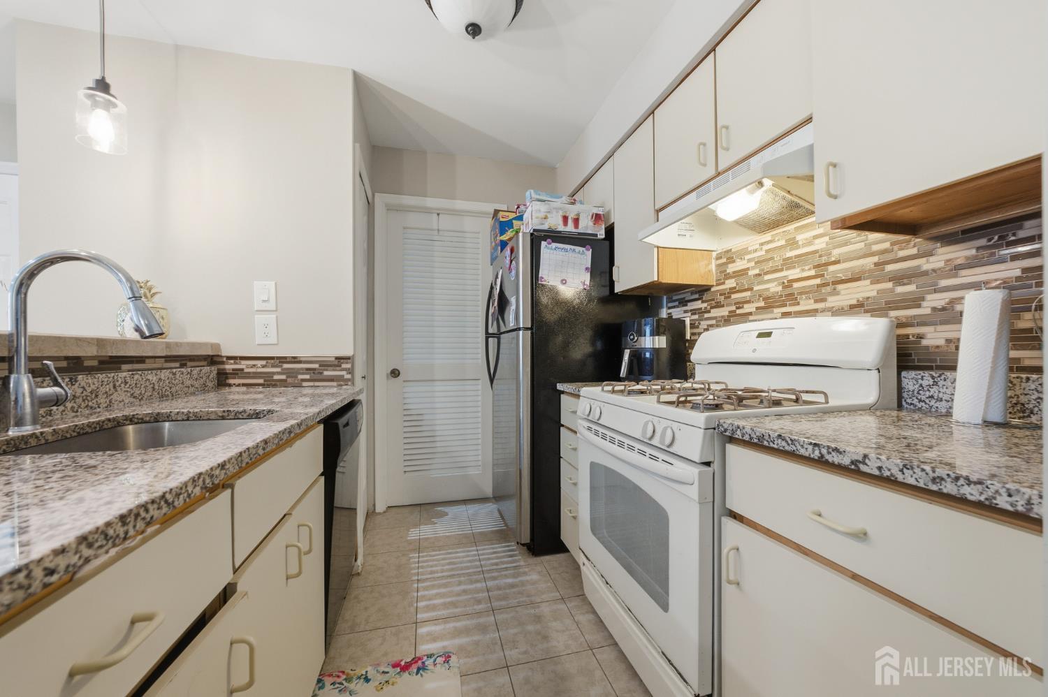 208 Blew Court, East Brunswick, NJ, 08816 image 10