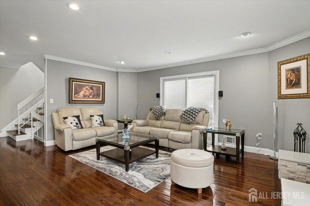 120 Diamond Lane Image 5