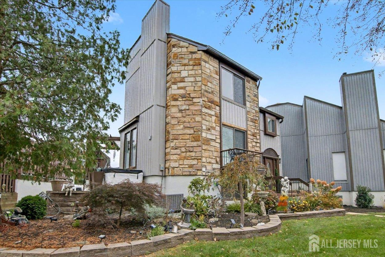 120 Diamond Lane Image 2