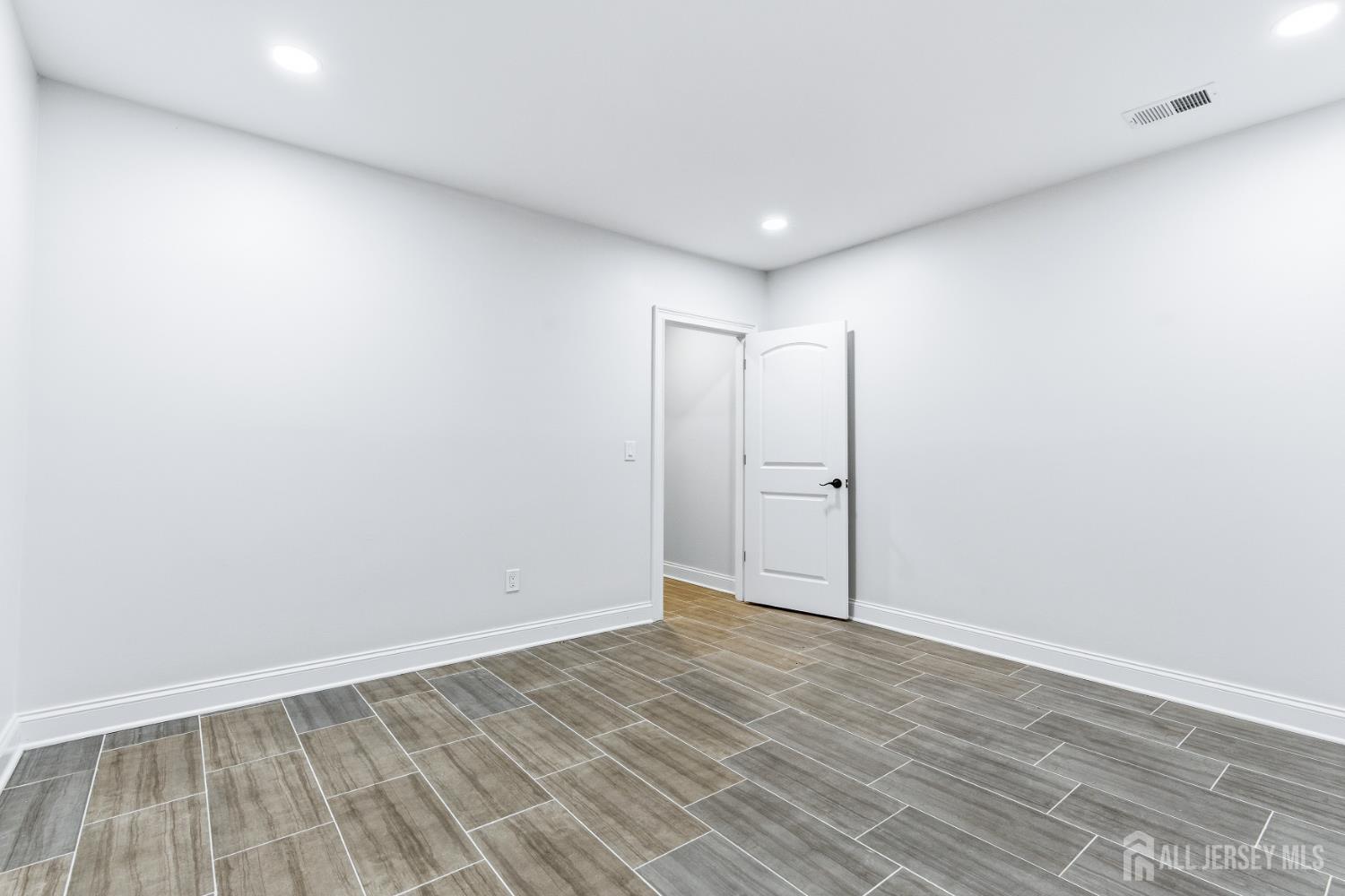 4 Hemlock Drive, Edison, NJ, 08820 image 52