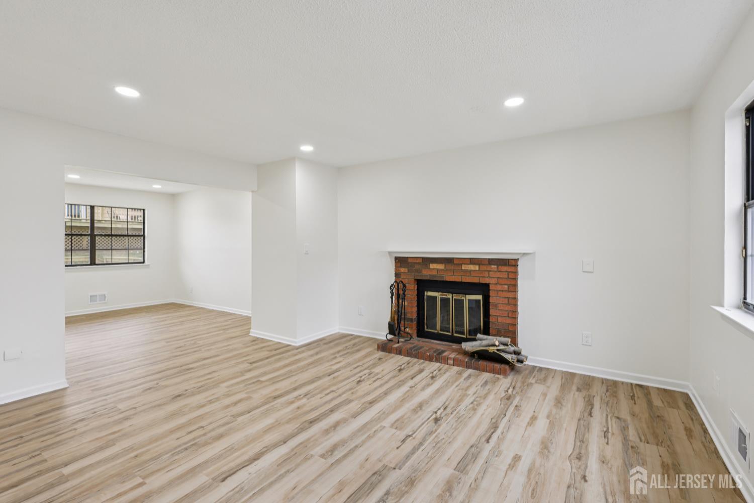 21 Wellington Court Image 2