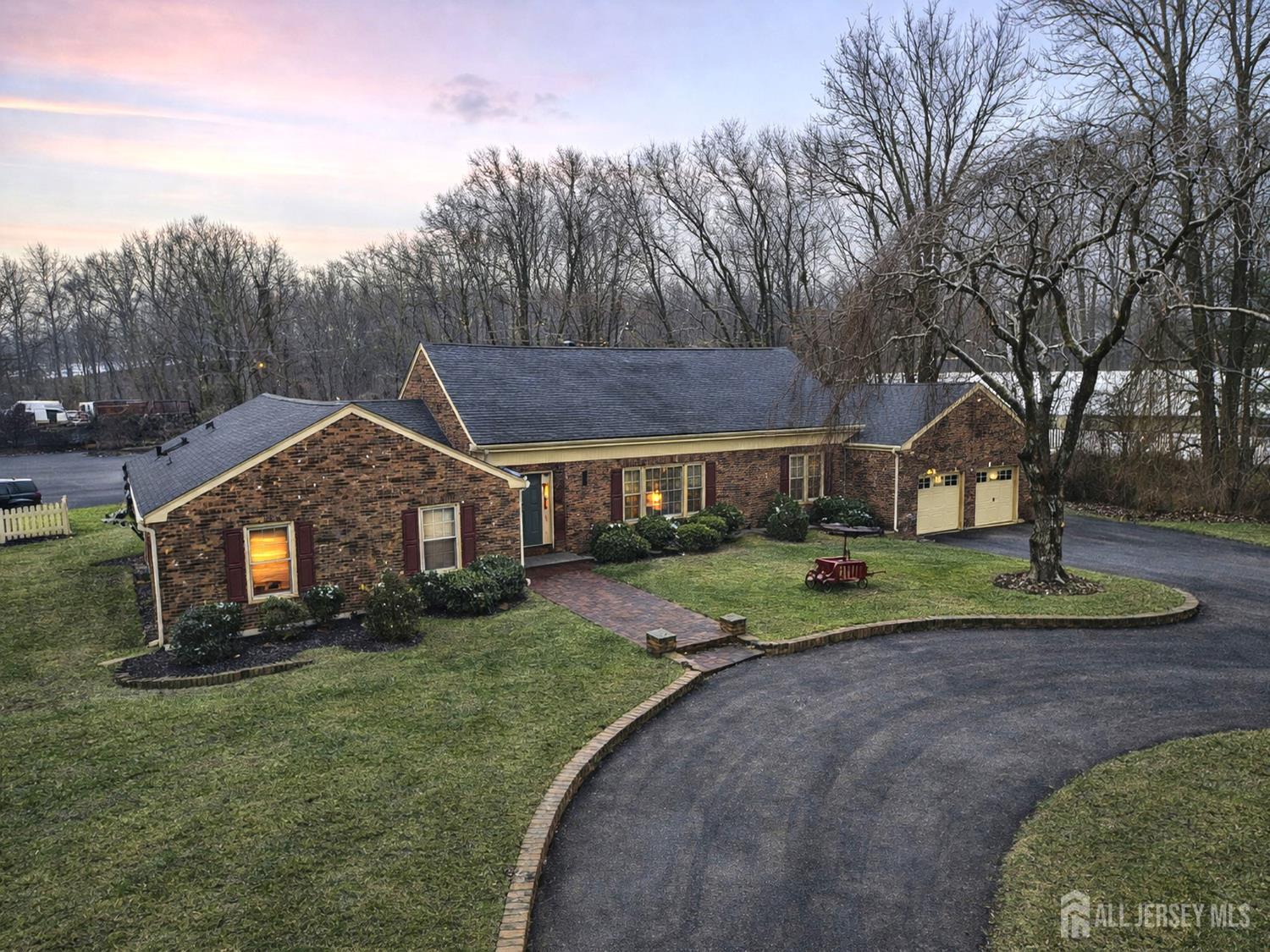 402 Main Street Image 2