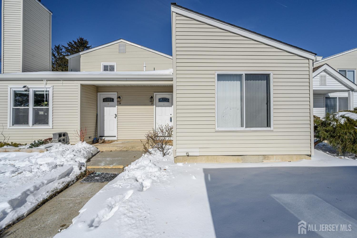 17 Inwood Terrace Image 1