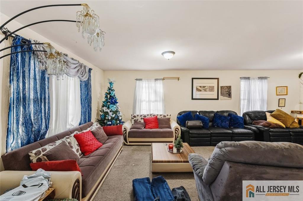 643 Drake Avenue Image 4