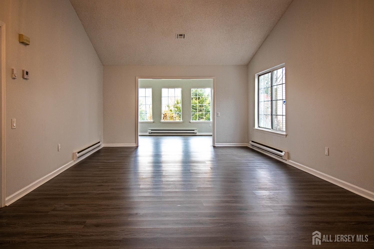 659-B Azalea Plaza Image 5