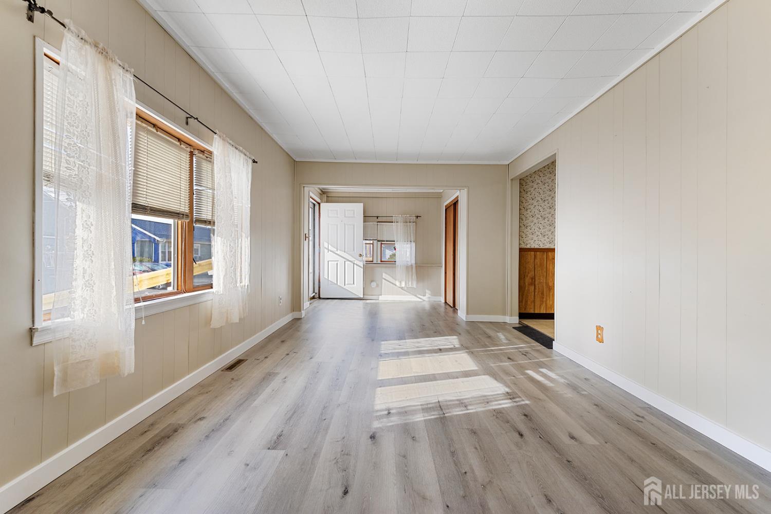 104 Roosevelt Avenue Image 4