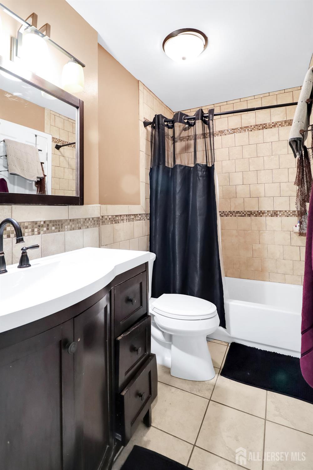 140 Lawrence Street Image 4