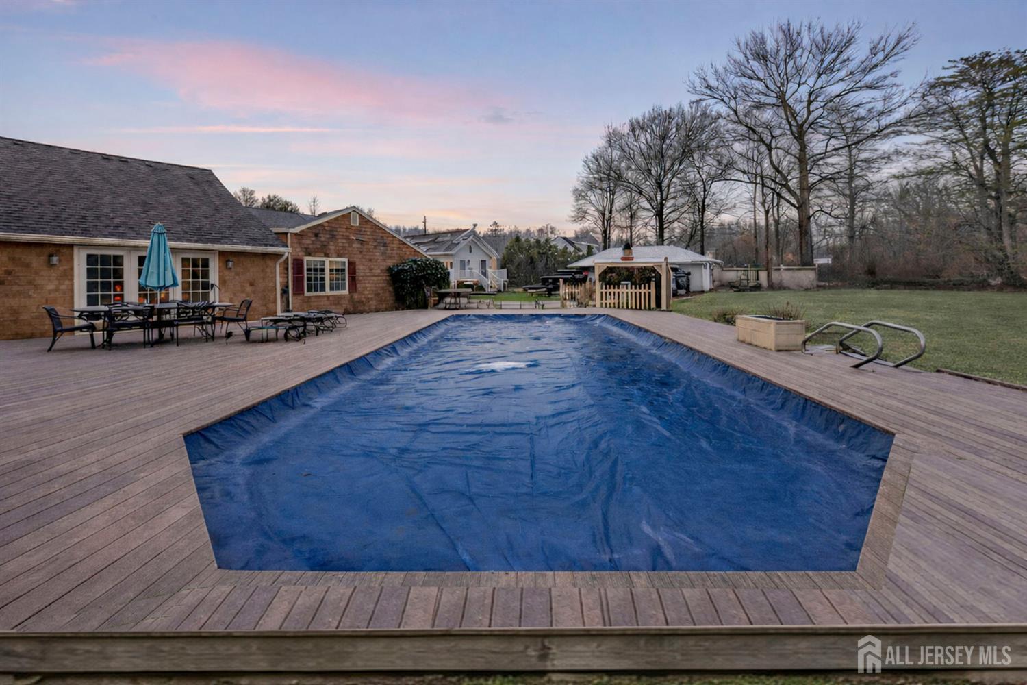 402 Main Street Image 4