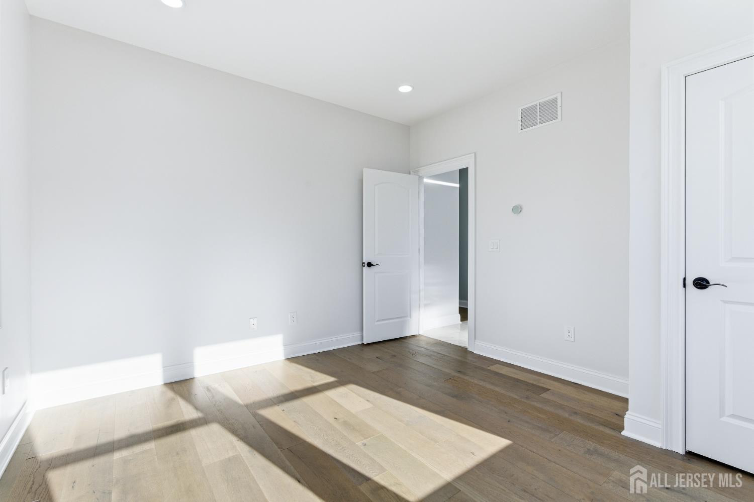 4 Hemlock Drive, Edison, NJ, 08820 image 28