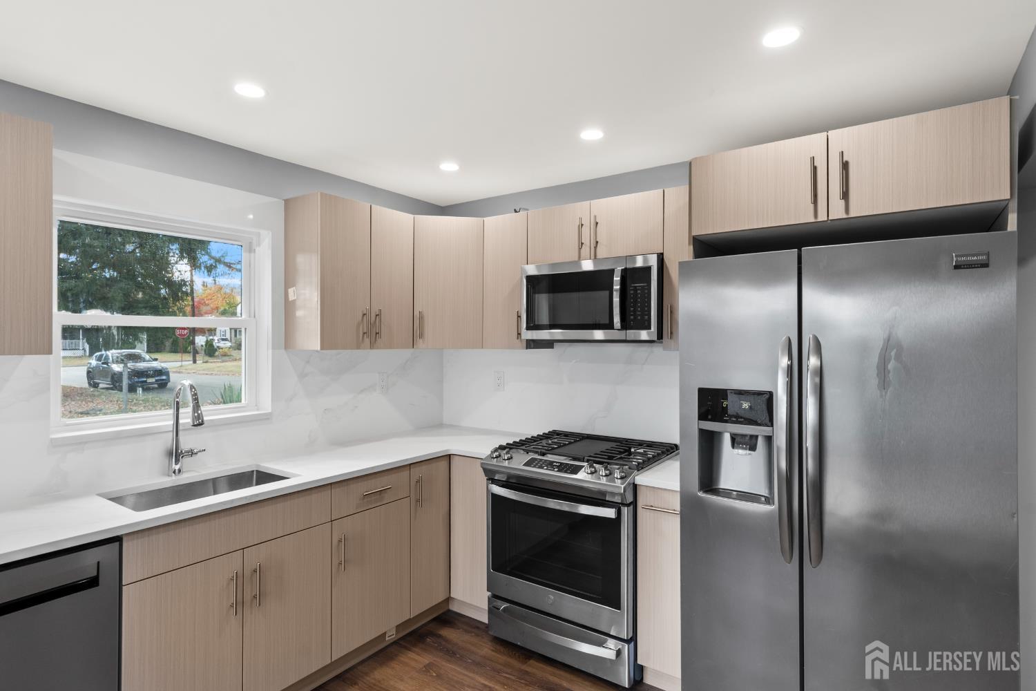 27 Harrison Avenue Image 2