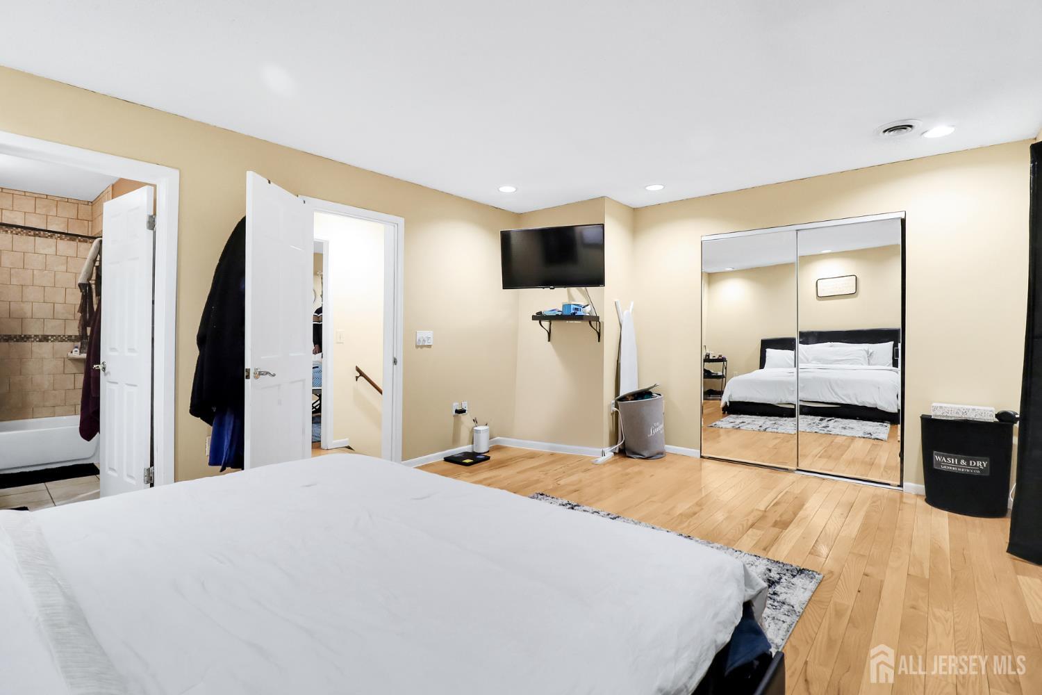 140 Lawrence Street Image 2