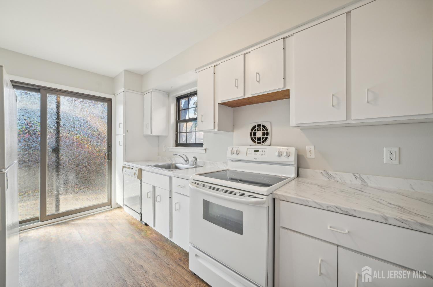 323 Gill Lane 11C Image 5