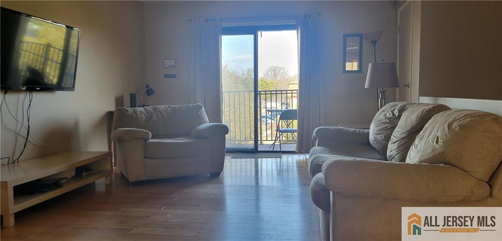 1212 N Oaks Boulevard Image 2