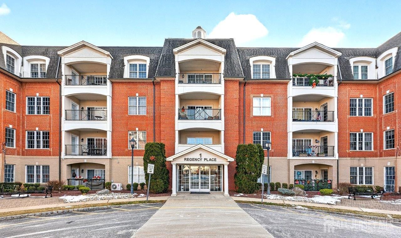 417 Regency Place Image 3