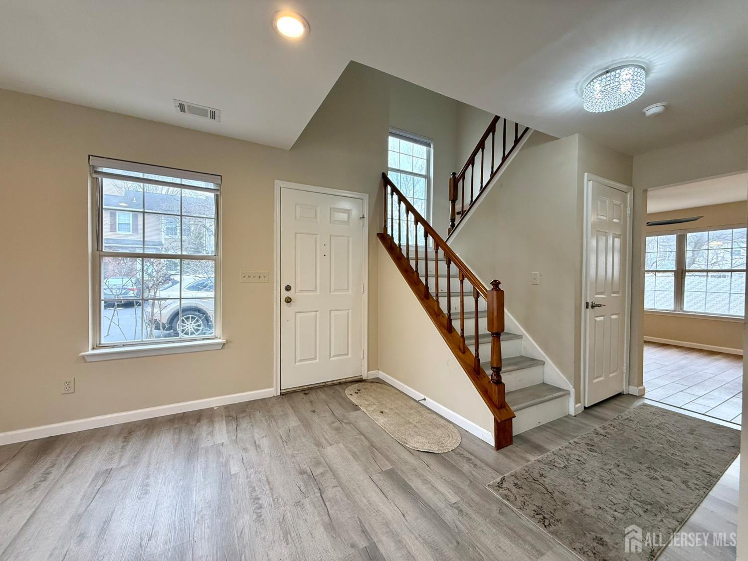 384 Inwood Court Image 5